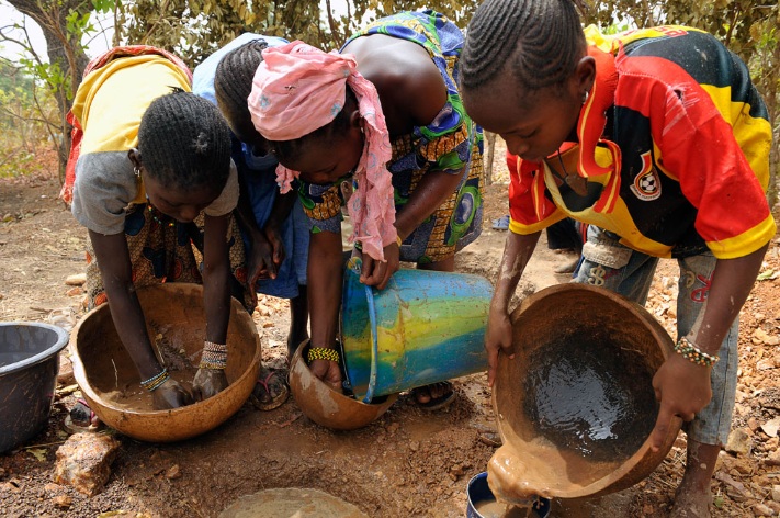 bambini africani al lavoro