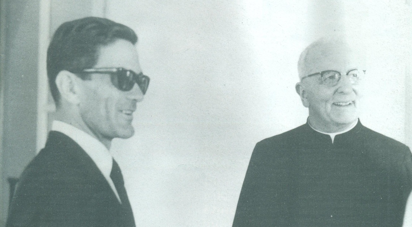 Pier Paolo Pasolini con don Giovanni Rossi